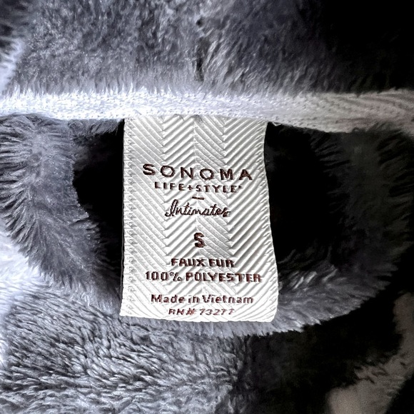 Sonoma soft & fluffy sheep robe. Grey and white, size small. - Picture 4 of 6